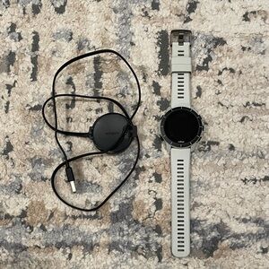 WAHOO ELMNT RIVAL RUNNING WATCH + CHARGER